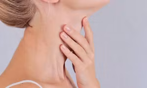 Đừng quên chăm dưỡng da vùng cổ cũng quan trọng không kém chăm sóc da mặt