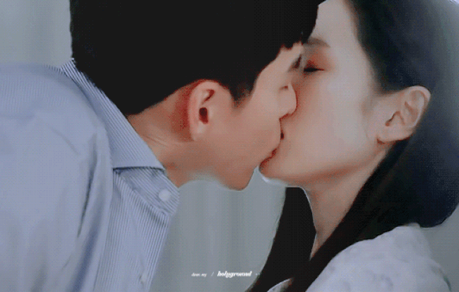 Nam thần Hyun Bin thừa nhận cảm mến chị đẹp Son Je Jin?