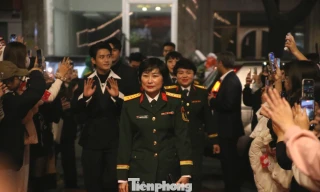 'Mưa đỏ' đánh bại 6 đối thủ