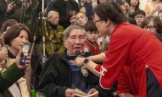 Nhạc sĩ Phạm Tuyên bước sang tuổi 97 gần như không thể nói, chỉ giao tiếp bằng mắt 