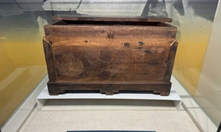 Cận cảnh hòm phiếu quý hiếm của ngày Tổng tuyển cử đầu tiên