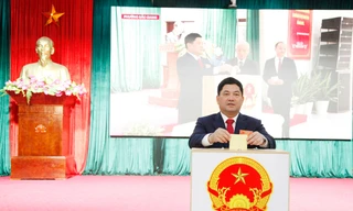 Háo hức từ đêm để đi bỏ phiếu