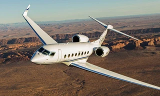 Làn sóng thuê chuyên cơ 'tháo chạy' khỏi Trung Đông, giá nào cũng được