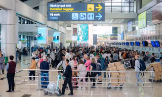 Khổ như mua vé máy bay, du lịch dịp 30/4-1/5