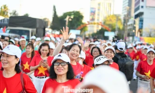 Màn nhảy dân vũ bùng nổ Quảng trường 2/4 - Nha Trang