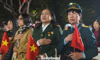 Nghẹn ngào khoảnh khắc tưởng nhớ Chủ tịch Hồ Chí Minh