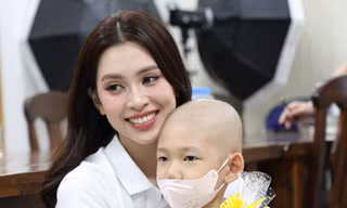 Tiểu Vy hỗ trợ chi phí điều trị bệnh nhi ung bướu