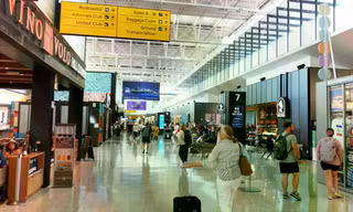 Giá vé máy bay càng ngày càng đắt