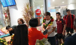 Trực tiếp: Hà Nội nồng nhiệt chào đón những nhà vô địch SEA Games 33 về nước