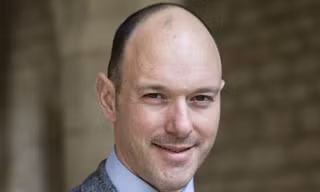 Đuổi việc một nhà văn