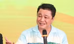 Diễn viên Lý Hùng quyên góp tiền cho văn nghệ sĩ lớn tuổi