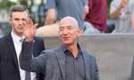 Thương vụ bất ngờ của tỷ phú Jeff Bezos 