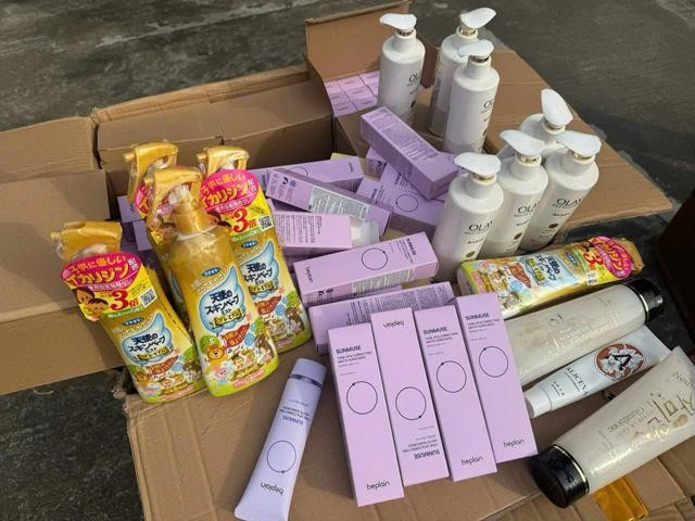 Thu giữ hơn 25 tấn mỹ phẩm Trung Quốc trong đường dây buôn bán hàng giả trên không gian mạng