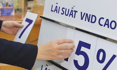 Tín hiệu từ làn sóng tăng lãi suất huy động