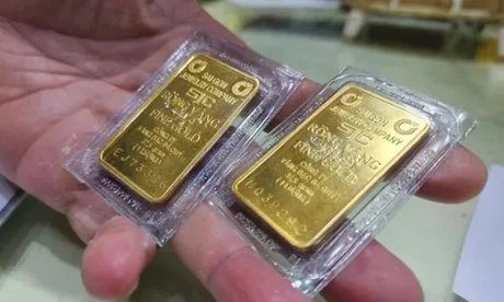 Giá vàng miếng SJC vẫn neo cao ở mốc 121,5 triệu đồng/lượng.
