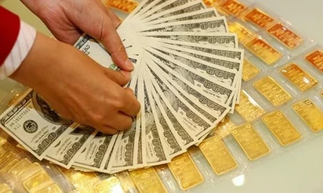 Giá vàng SJC tăng nhẹ, USD tự do giảm mạnh