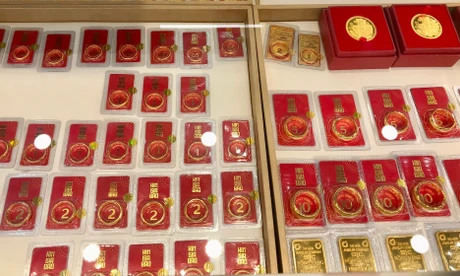 Giá vàng tiếp đà giảm mạnh