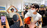 DPR IAN vừa đến Hà Nội đã được tặng 2 chiếc nón lá độc lạ, "thả thính" fan hết cỡ