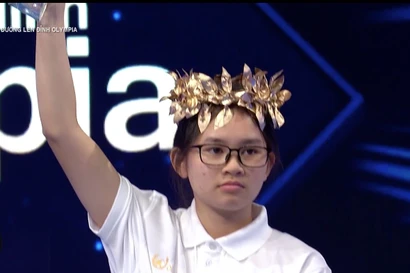 Nữ sinh đầu tiên giành vòng nguyệt quế Đường lên đỉnh Olympia 26