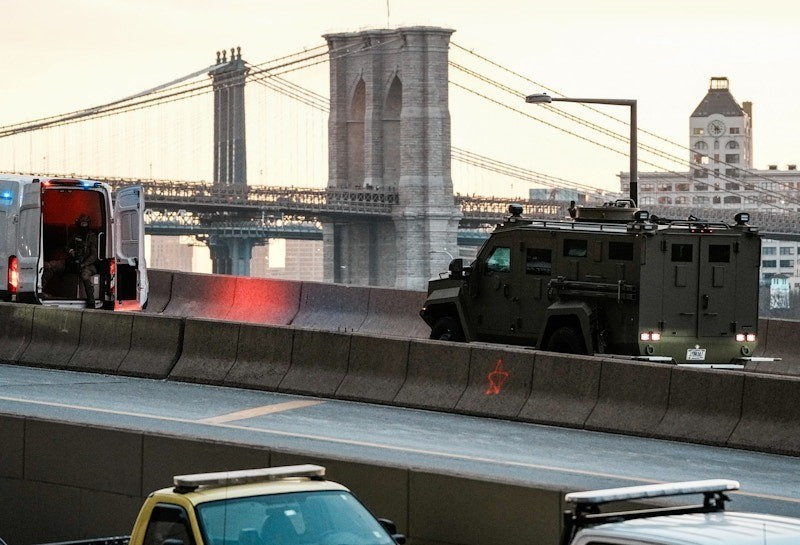 Tổng thống Venezuela rời nhà giam, lên đường đến tòa án ở New York