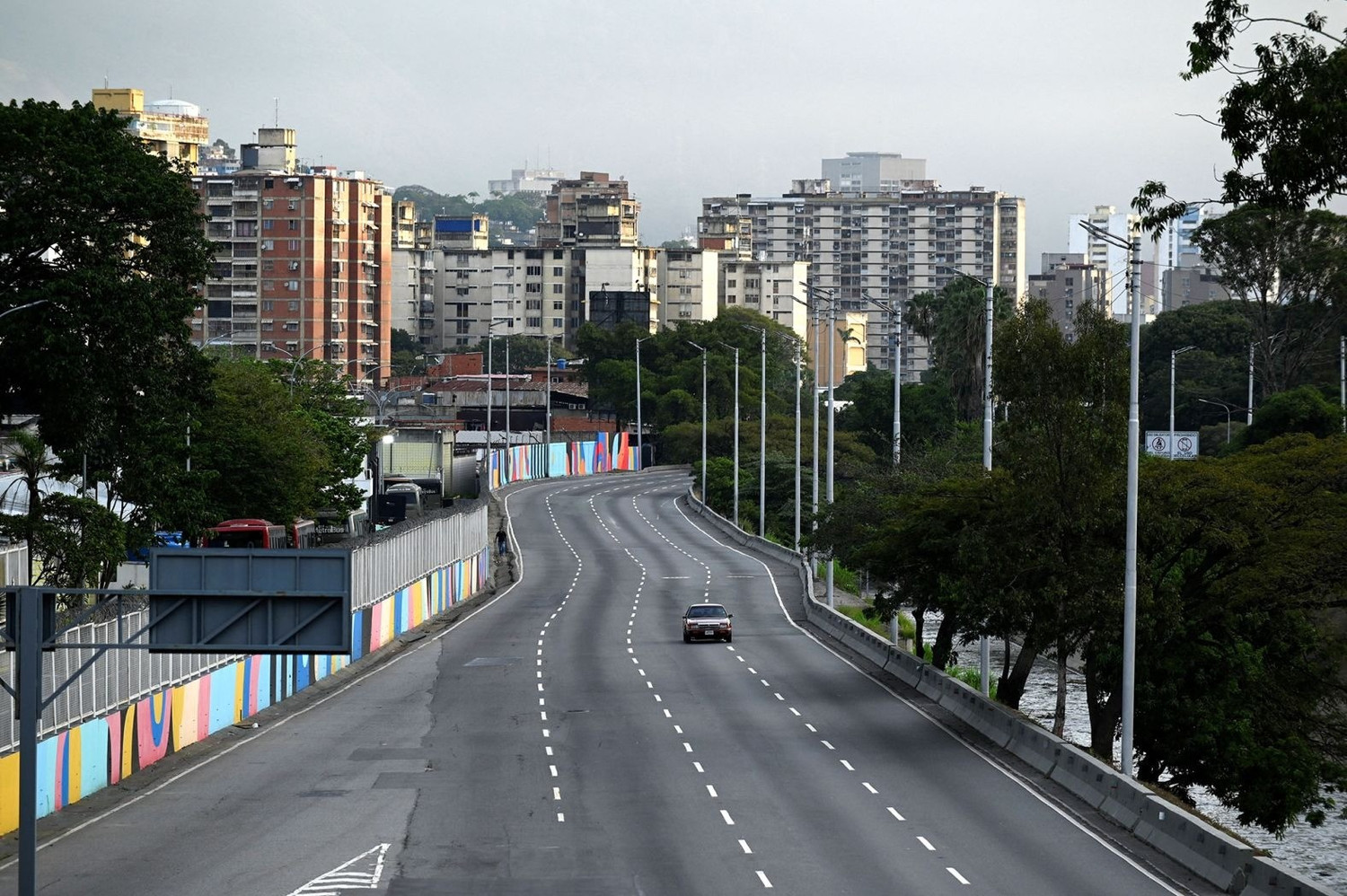 Hàng chục người thiệt mạng ở Venezuela trong cuộc tấn công chớp nhoáng của Mỹ
