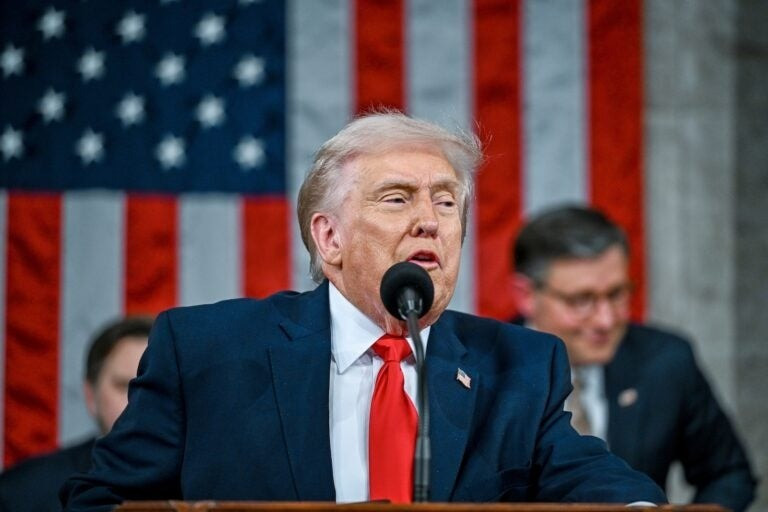 Tình báo Mỹ hoài nghi tuyên bố của Tổng thống Trump về khả năng tên lửa tầm xa của Iran