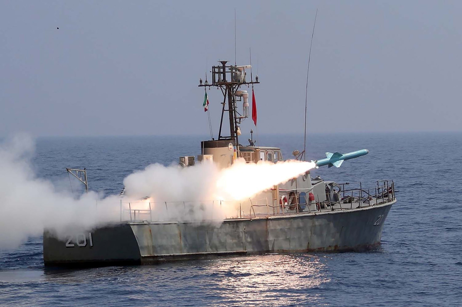 Iran bác tin tập trận trên Eo biển Hormuz