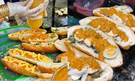 "Lính mới" ẩm thực đường phố: Bánh mì sốt gạch cua "bỏ bùa" dạ dày giới trẻ