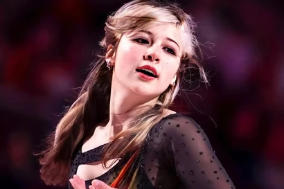 Dung mạo 'thiên thần băng' nổi loạn giúp Mỹ giải cơn khát vàng 