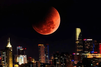 Khoảnh khắc ‘trăng máu’ đỏ rực bầu trời TPHCM