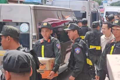 Công an thu giữ nhiều tài liệu từ khám xét Thẩm mỹ viện Mailisa TPHCM