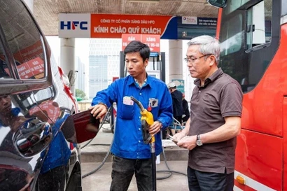 Thủ tướng: Xử nghiêm cửa hàng xăng dầu găm hàng, dừng bán không có lý do