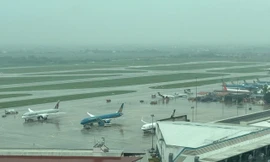 Gần 20 chuyến bay bị ảnh hưởng do mưa dông tại Nội Bài