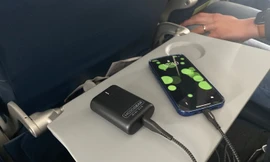 Cấm dùng pin sạc dự phòng trên máy bay Vietnam Airlines