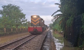 Thông tuyến đường sắt Bắc - Nam qua Huế sau 3 ngày gián đoạn