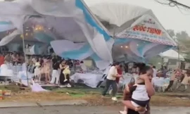 Đi ăn tiệc thôi nôi, khách bỏ chạy tán loạn vì sập rạp do dông lốc ở TPHCM