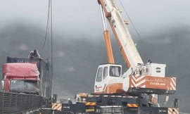 Bão số 10 gây tê liệt giao thông nhiều tỉnh thành