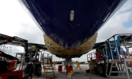 Chưa từng có: Cạn kiệt động cơ khiến máy bay mới thành... phế liệu