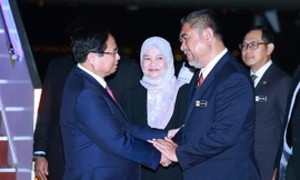 Thủ tướng tới Kuala Lumpur, bắt đầu chuyến công tác dự Hội nghị cấp cao ASEAN