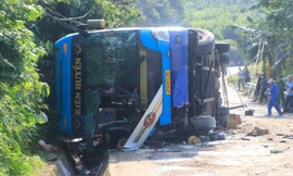 Thông tin về xe khách bị lật ở Lào Cai khiến 9 người thương vong