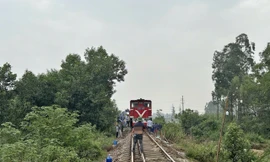 Thông tuyến đường sắt Hà Nội - Thái Nguyên sau sự cố sạt lở 