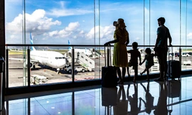 Trốn phí hành lý máy bay: Chủ tịch phải đi tù, ca sĩ bị cắt chuyến