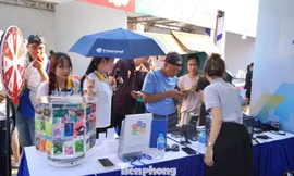 Ngày thẻ Việt Nam 2025: Xuất hiện danh thiếp thông minh, nhẫn thanh toán 