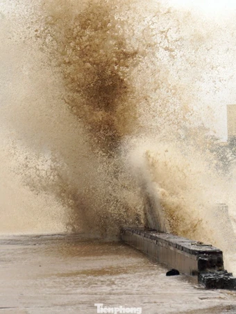 Bờ kè biển Đồ Sơn vỡ vụn sau nhiều cơn bão dữ