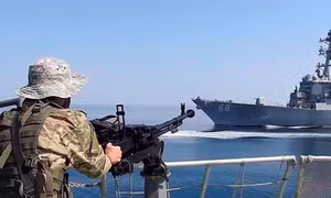 Iran siết chặt eo biển Hormuz, tuyên bố nhắm mục tiêu mọi tàu tiếp cận
