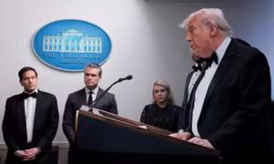 Nổ súng tại tiệc báo chí Nhà Trắng: Tổng thống Trump họp báo, nghi phạm mang nhiều vũ khí