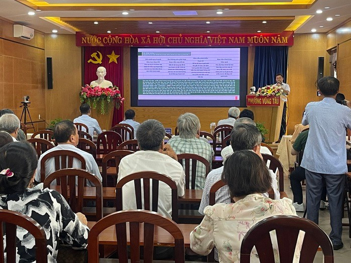 Người dân trên địa bàn phường Vũng Tàu dự lễ công bố 3 đồ án quy hoạch tại phường