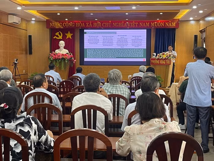 Người dân trên địa bàn phường Vũng Tàu dự lễ công bố 3 đồ án quy hoạch tại phường