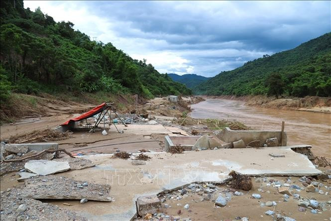 Mức độ tàn phá khủng khiếp của lũ dữ gây ra tại khu vực bản Hòa Lý đến bản Xốp Tụ (xã Mỹ Lý, tỉnh Nghệ An). Nhiều ngôi nhà đã bị xóa sạch. Ảnh: Xuân Tiến/TTXVN