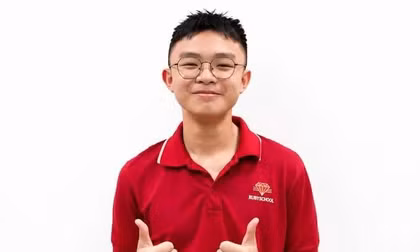 Thủ khoa thi lớp 10 TPHCM giành hai điểm 10
